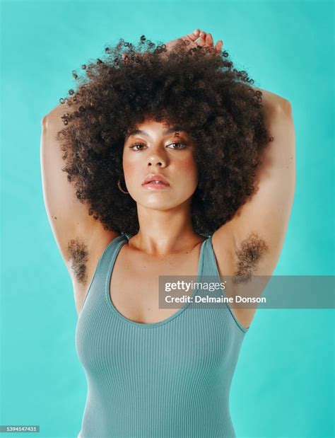 stark behaarte Frauen, behaarte Arme / strongly hairy Arms